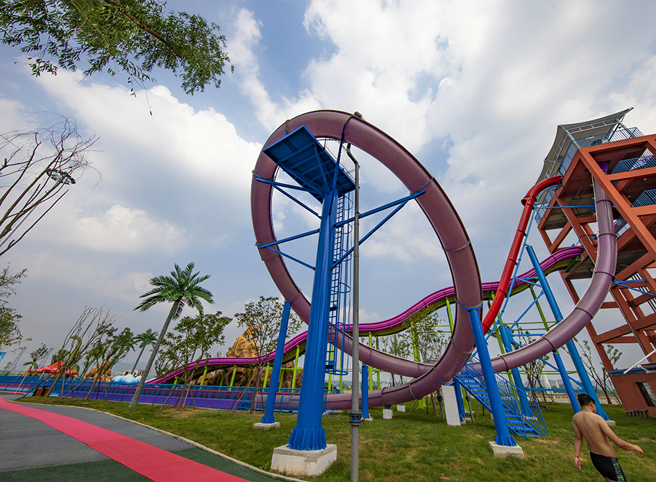 Aqualoop slide - WM INTERNATIONAL