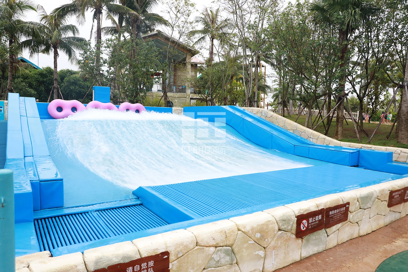 Surfing Simulator - WM INTERNATIONAL Surfing Simulator - WM INTERNATIONAL
