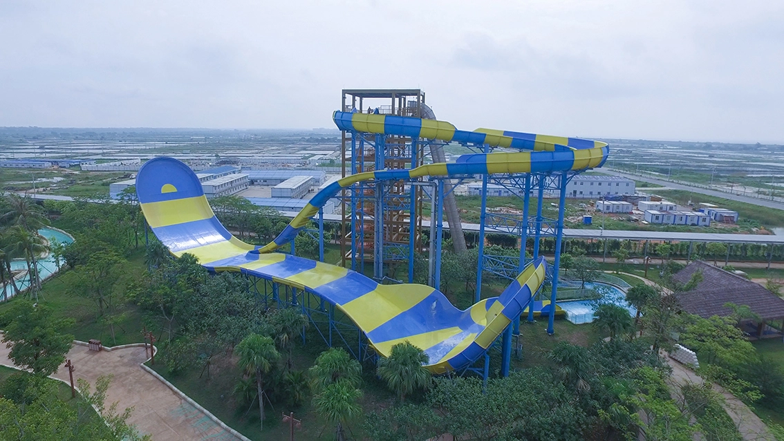 Big skateboard slide - WM INTERNATIONAL