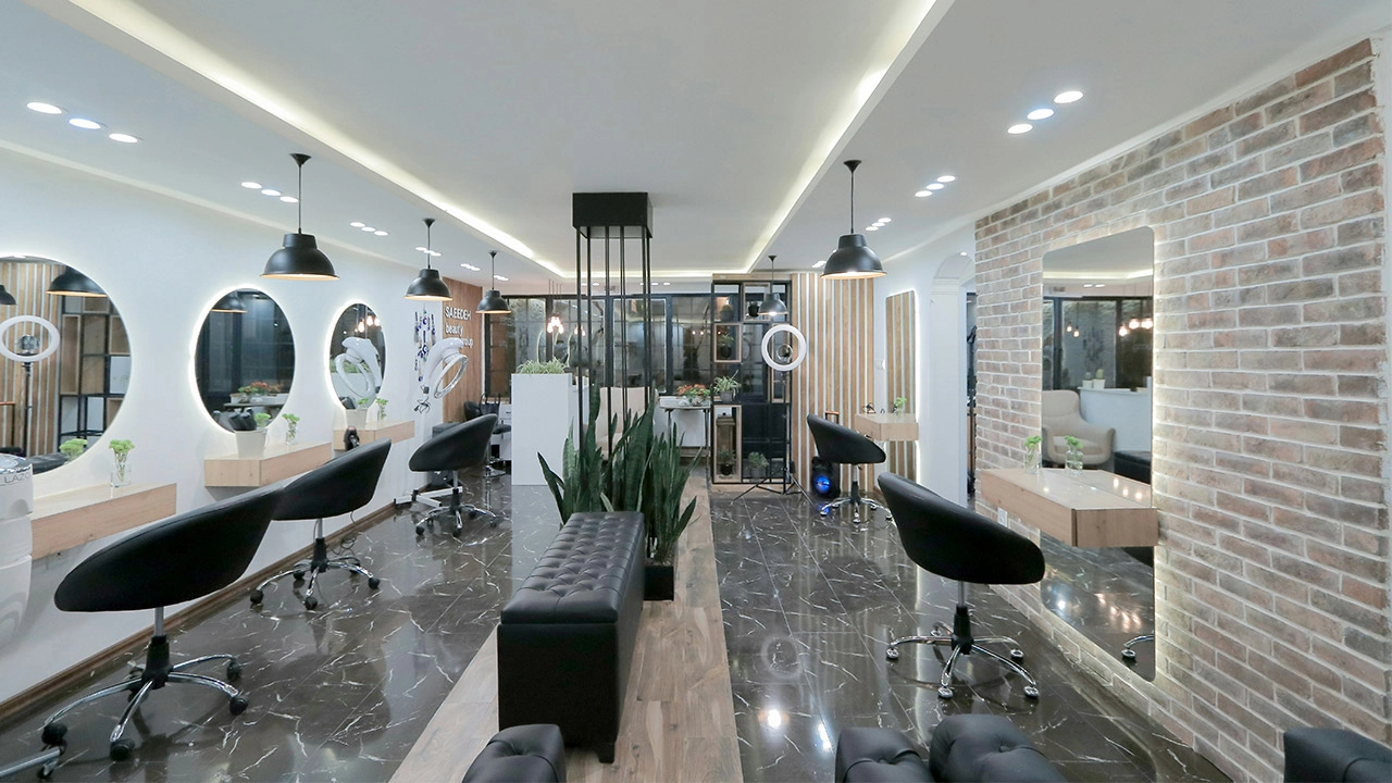 white-salon-chair-with-armrest - Senkelly