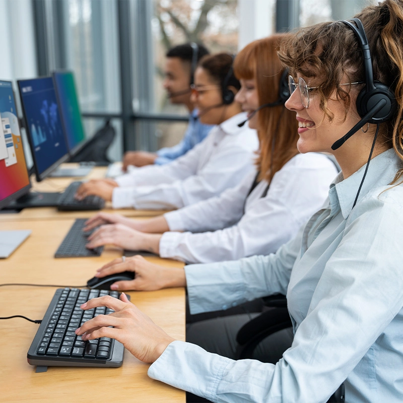 people-working-call-center (1) - Senkelly