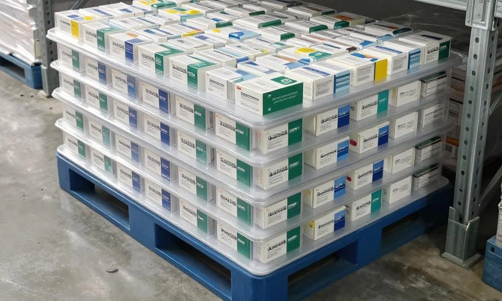 Medicines on plastic pallet - Weihong