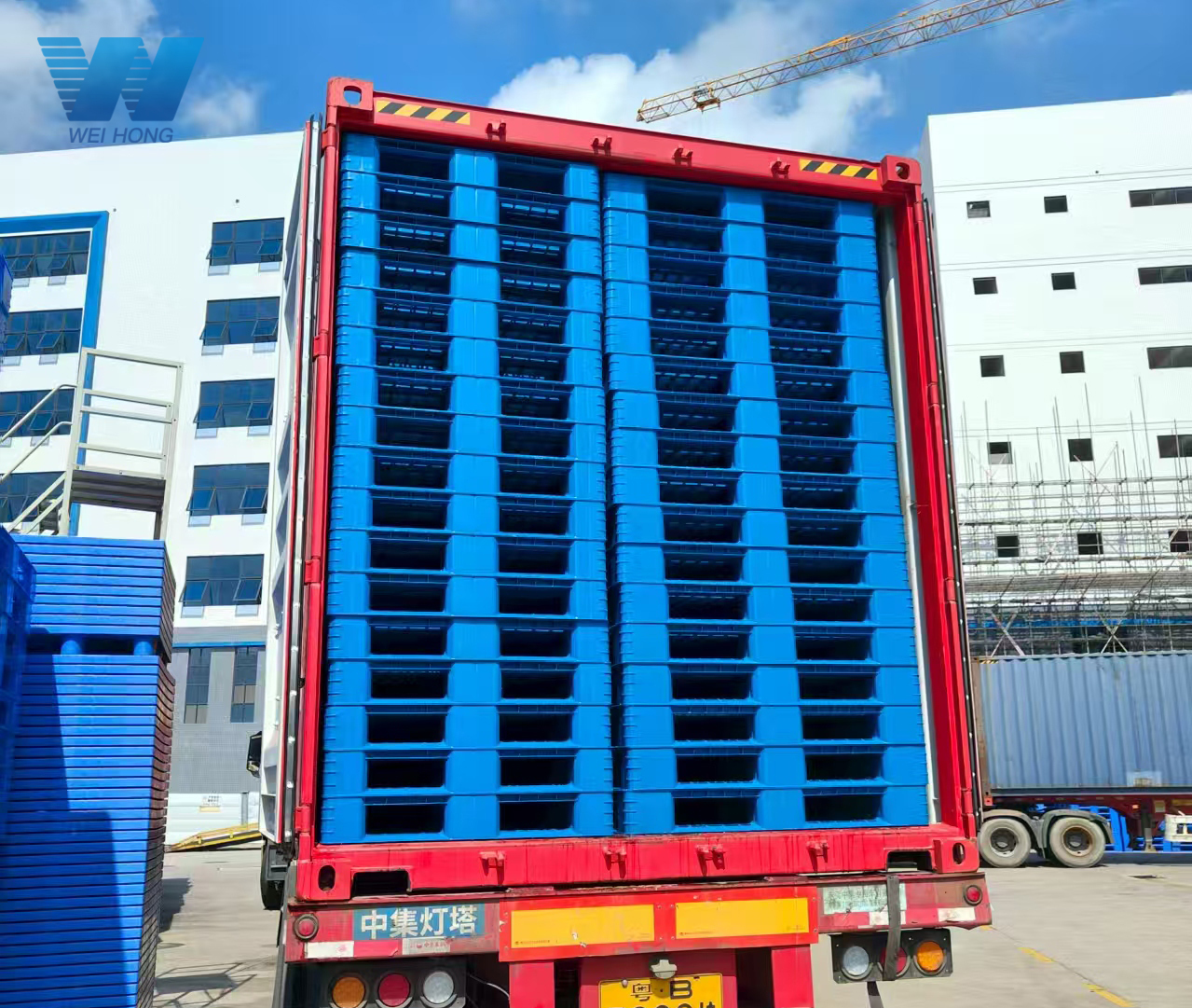 Plastic Pallet Loading 1 Plastic Pallet Loading 1