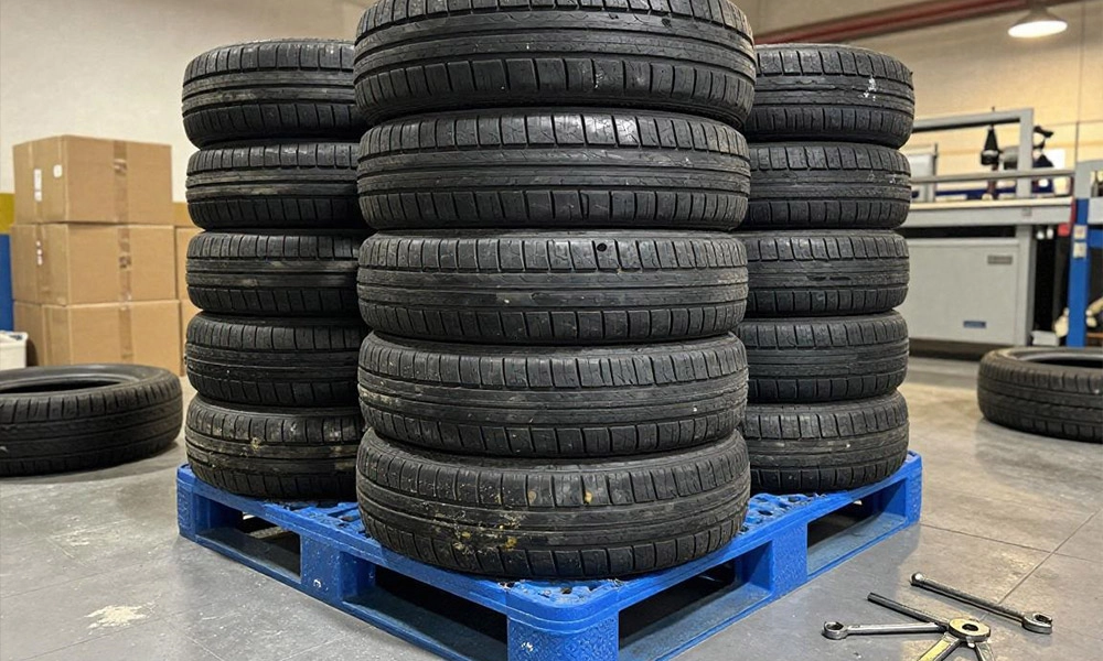 Tire on plastic pallet - Weihong