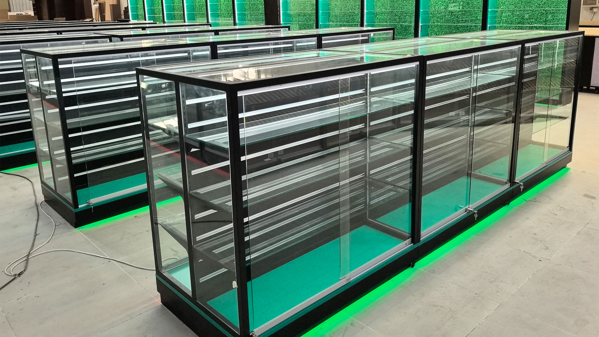 annabis-dispensary-displays-smoke-shop-display-cases