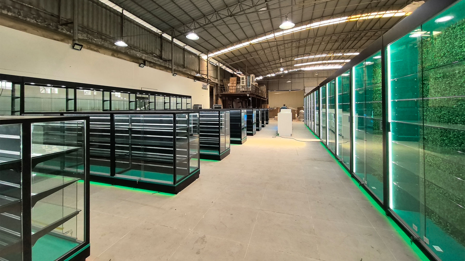dispensary-glass-display-for-smoke-shop