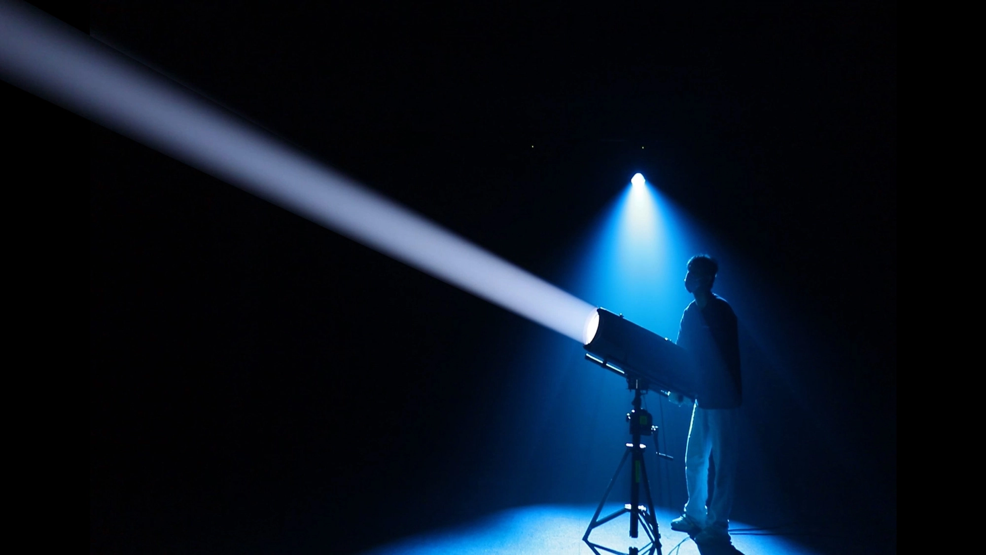 Precision in Lighting·Power on Stage - MEANReal