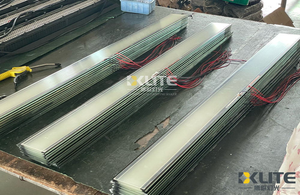 Barra luminosa stroboscopica a LED IP66 con smerigliatura elettrica.1 Barra luminosa stroboscopica a LED IP66 con smerigliatura elettrica.1