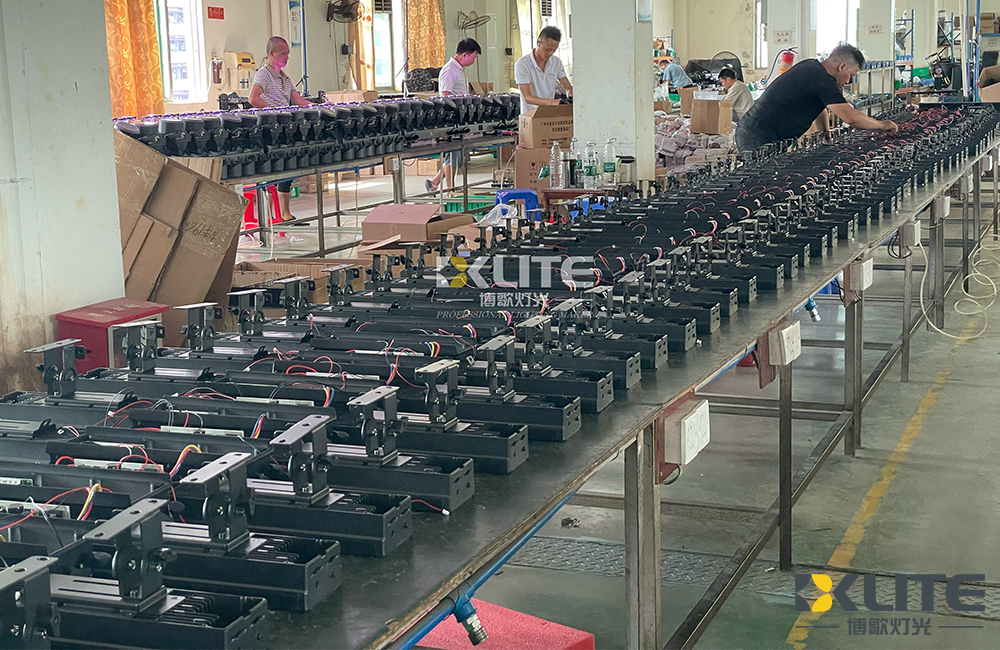 Barra luminosa stroboscopica a LED IP66 con smerigliatura elettrica.2 Barra luminosa stroboscopica a LED IP66 con smerigliatura elettrica.2