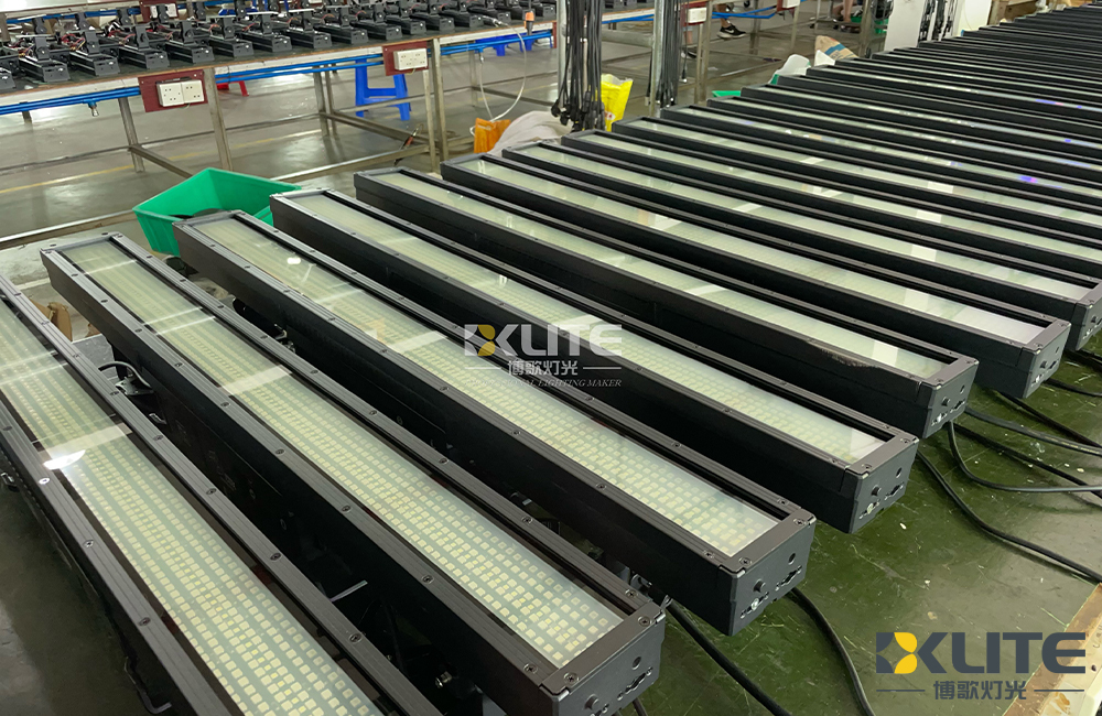 Barra luminosa stroboscopica a LED IP66 con smerigliatura elettrica.3 Barra luminosa stroboscopica a LED IP66 con smerigliatura elettrica.3