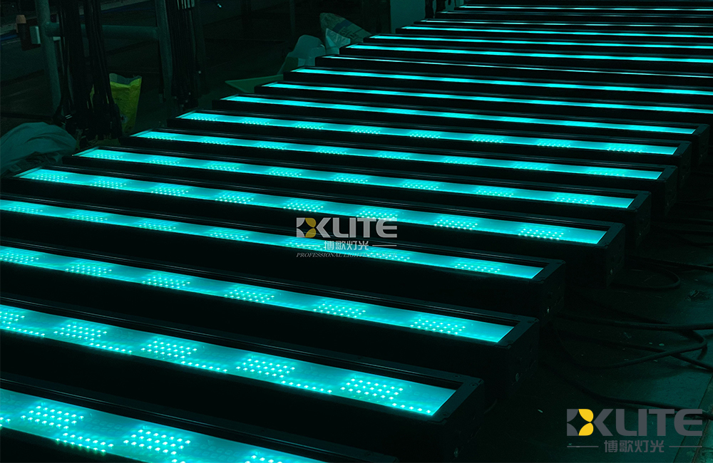 Barra luminosa stroboscopica a LED IP66 con smerigliatura elettrica.5 Barra luminosa stroboscopica a LED IP66 con smerigliatura elettrica.5