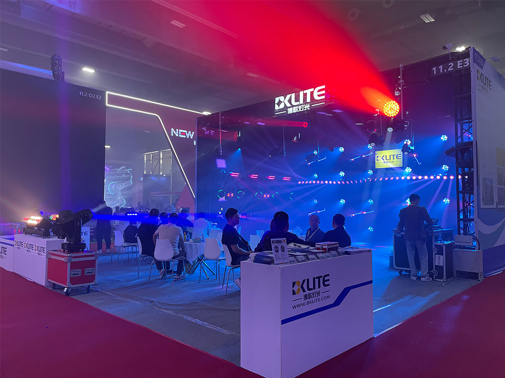 светодиодные-светильники-со-изменением-цвета