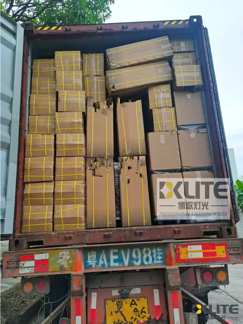 कंटेनर लोड हो रहा है कंटेनर लोड हो रहा है