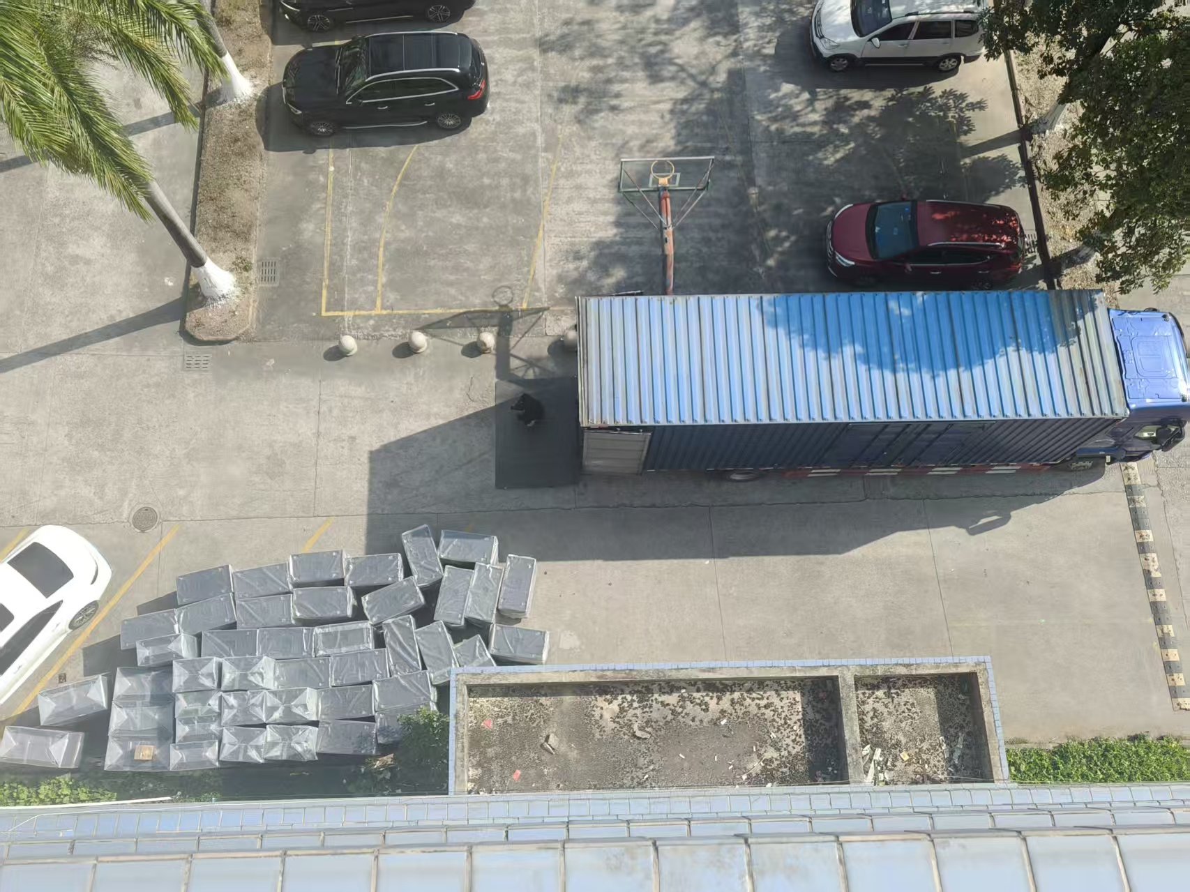 loading stage lights into the container 2