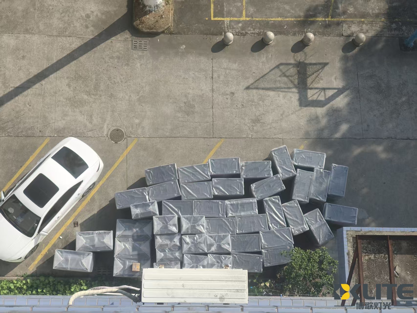 loading stage lights into the container loading stage lights into the container