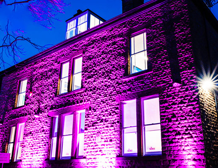 свет для мытья кровли здания