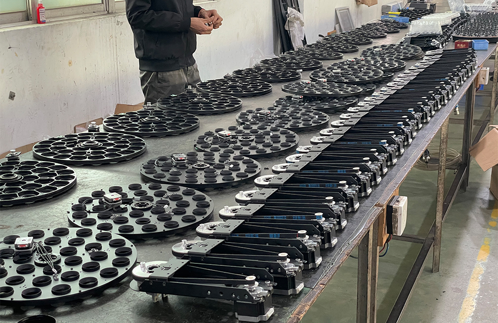 Testa mobile a LED ZOOM Bee Eye 37x40W RGBW 4 in 1.1