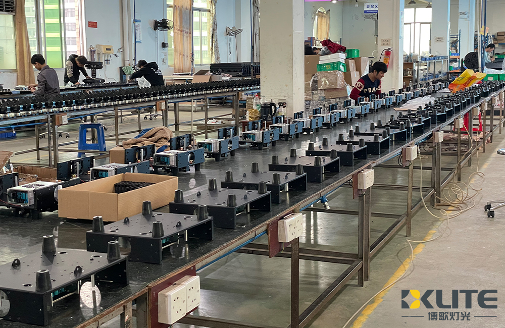 ZOOM Bee Eye 37x40W RGBW 4in1 LED Moving Head Light.2 ZOOM Bee Eye 37x40W RGBW 4in1 LED Moving Head Light.2