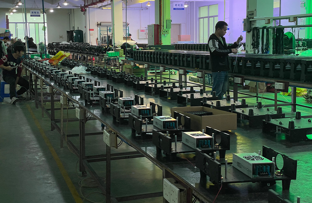 ZOOM  Bee Eye 37x40W RGBW 4in1 LED Moving Head Light.3