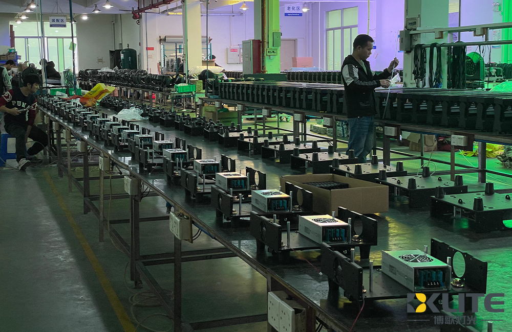 ZOOM Bee Eye 37x40W RGBW 4in1 LED Moving Head Light.3 ZOOM Bee Eye 37x40W RGBW 4in1 LED Moving Head Light.3