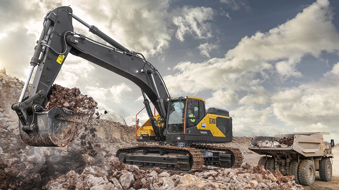 How-does-the-hydraulic-system-in-an-excavator-work How does the hydraulic system in an excavator work
