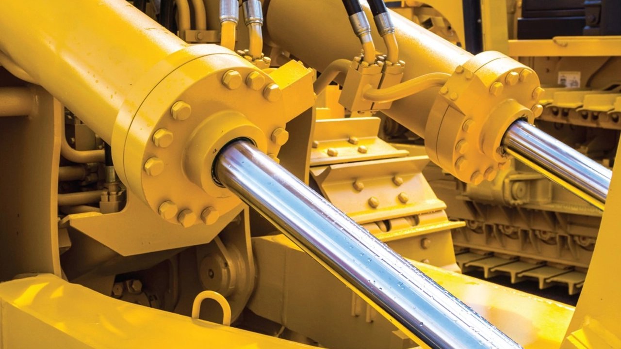 How does a hydraulic pump work in an excavator​