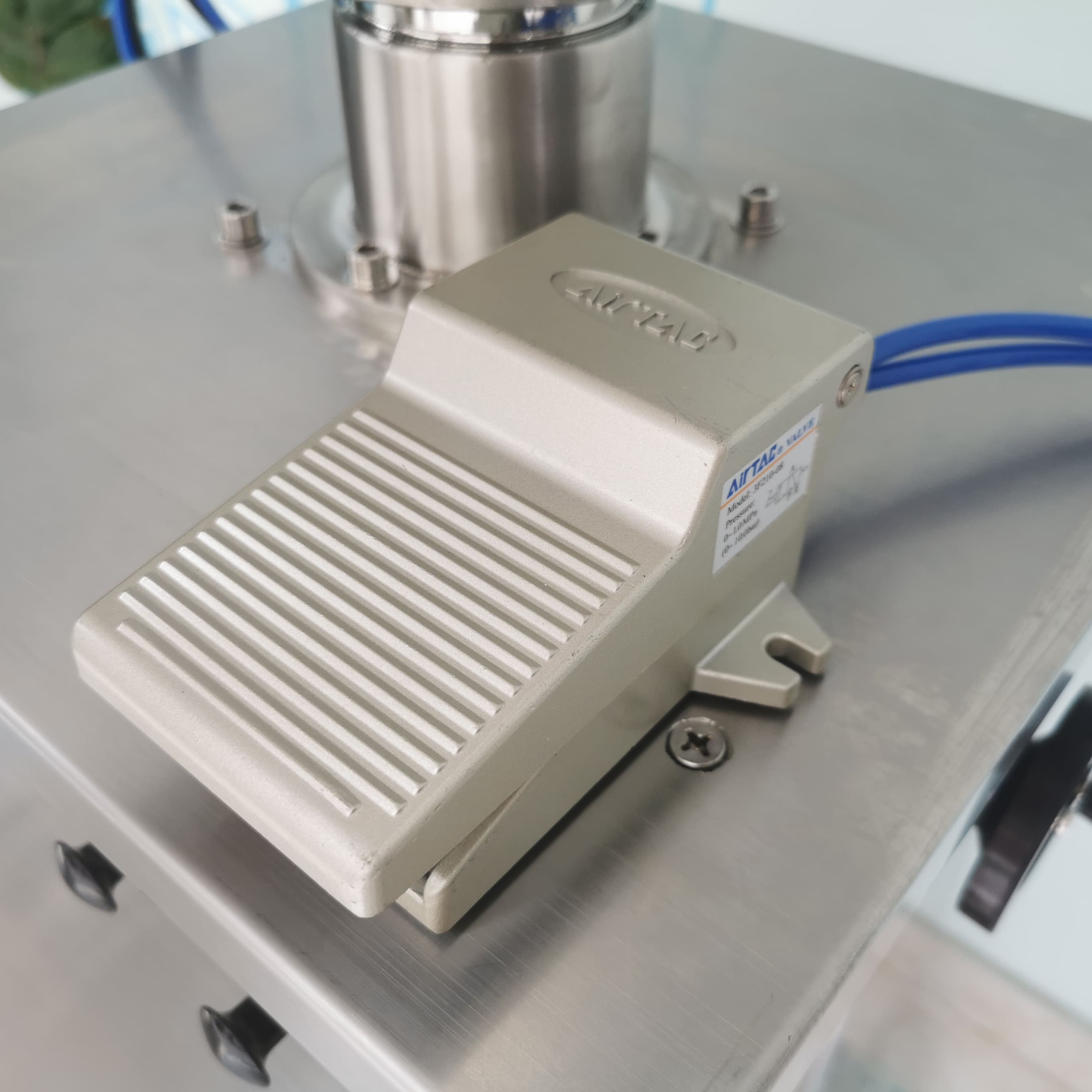 máquina llenadora semiautomática