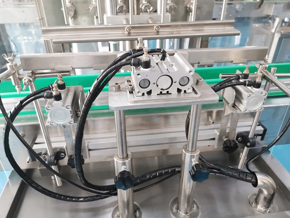 6 heads liquids filling machine