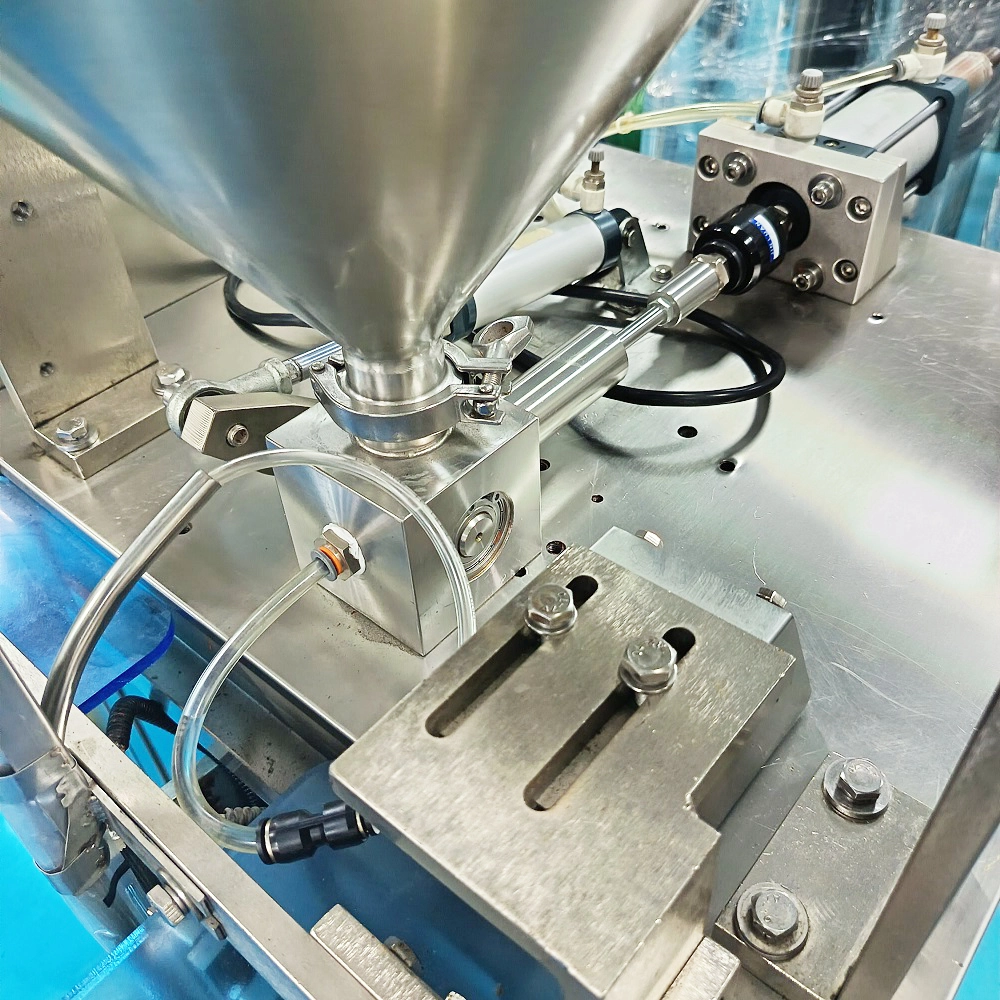 machine d&#39;emballage de sachets pour liquides (4)