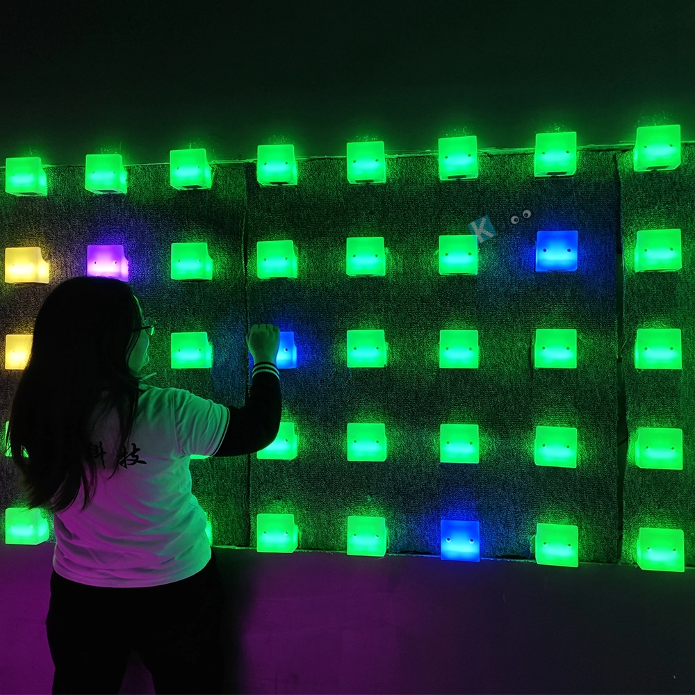 climbing wall with color-changing lights - Kyda