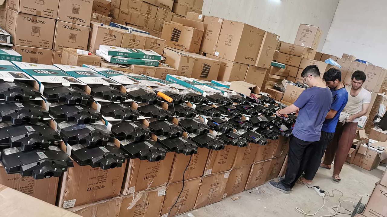Suudi Arabistan&#39;da satılık güneş enerjili sokak lambası