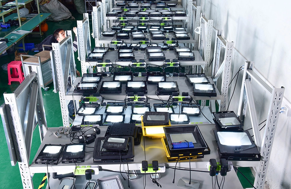 En iyi yüksek parlaklıklı güneş enerjili sokak lambaları