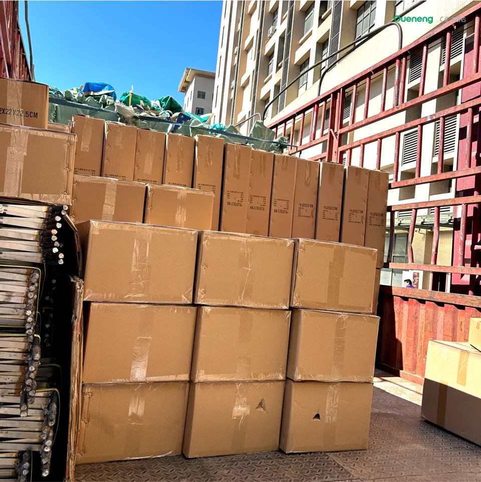 Export packaging for commercial solar lighting systems Export packaging for commercial solar lighting systems