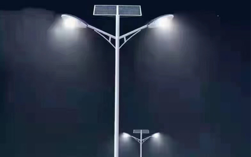 Suudi Arabistan&#39;da satılık güneş enerjili sokak lambası