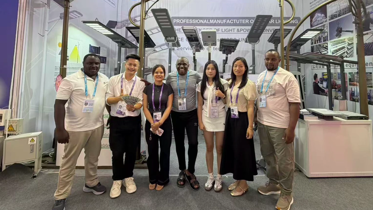 Queneng-Lighting-booth-at-Canton-Fair-2026-Phase