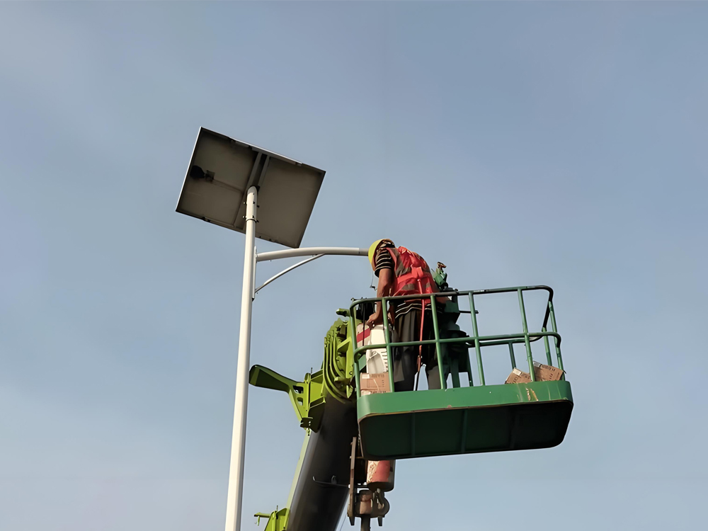 Güneş Enerjili Sokak Lambası Bakımı