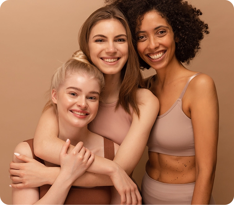 wanita-muda-cantik-kaukasia-afrika-pakaian-dalam-berpose-dengan-latar-krem-gaya-hidup-konsep wanita-muda-cantik-kaukasia-afrika-pakaian-dalam-berpose-dengan-latar-krem-gaya-hidup-konsep
