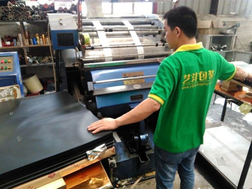 6 Hot stamping - Yifeng Packaging