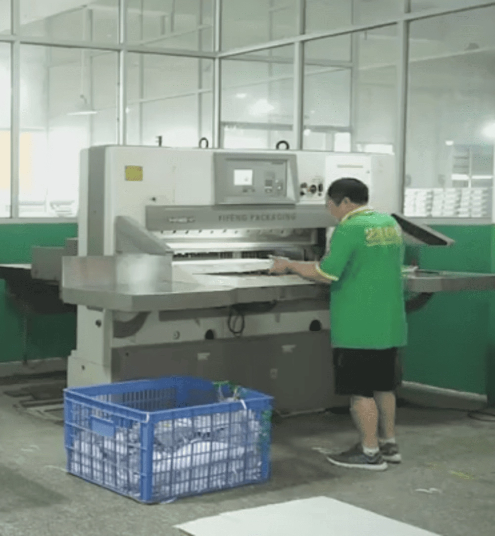 7 Die-cutting - Yifeng Packaging
