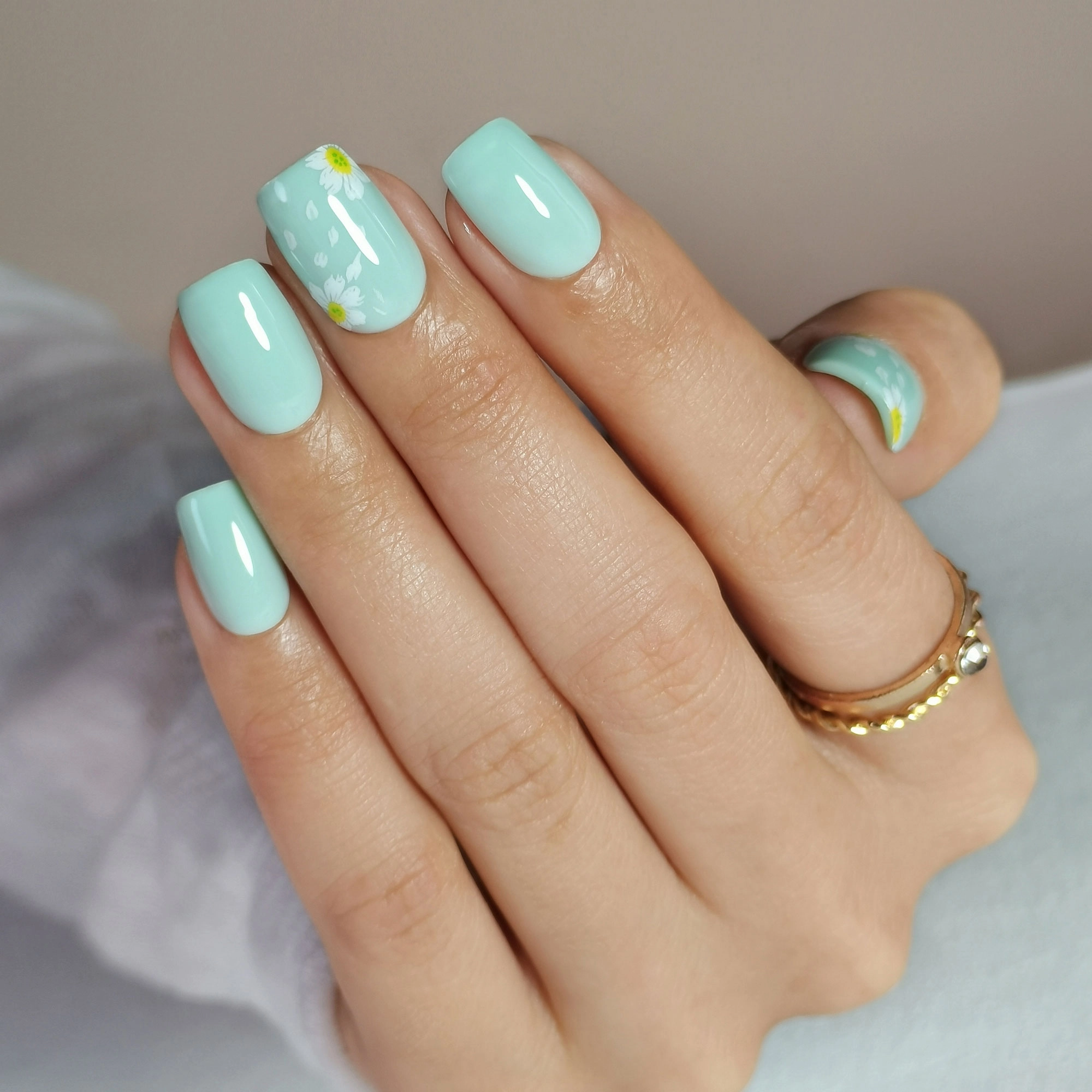 light green nails